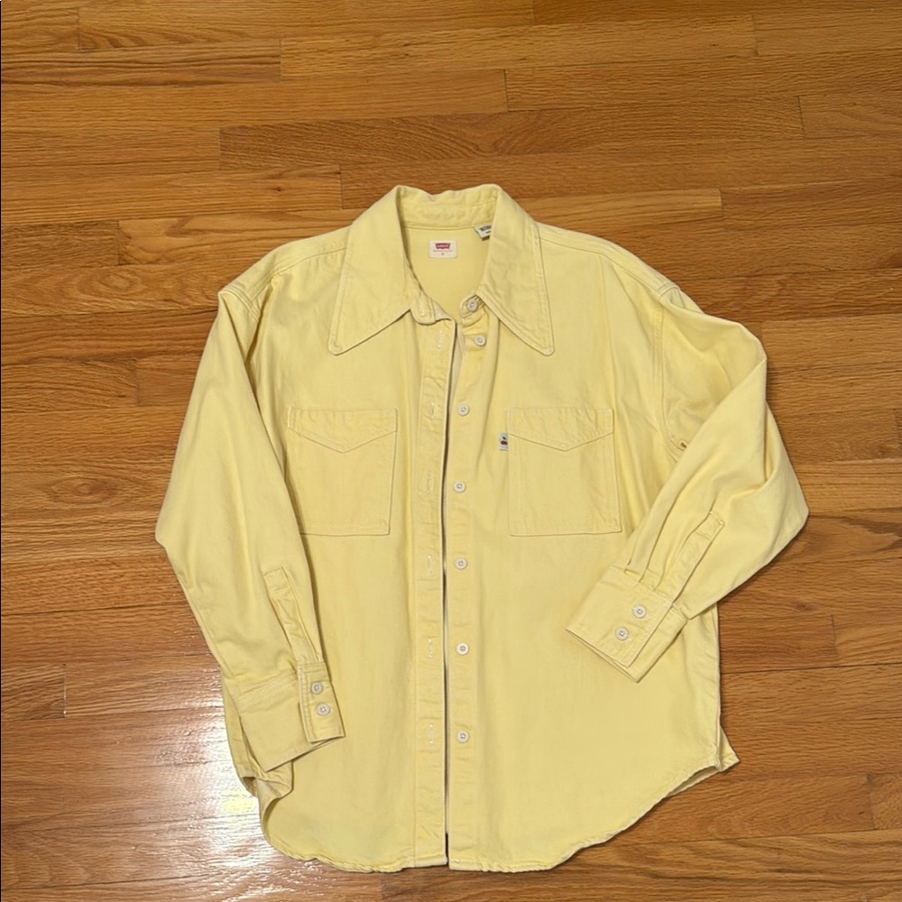 Levi's light yellow button up shirt jacket size small.